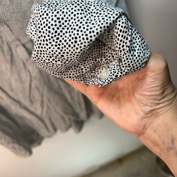 Grand & Greene Blk & Wht V Neck Button Detail Long Sleeve Printed Crepe Top XL - Picture 6 of 15